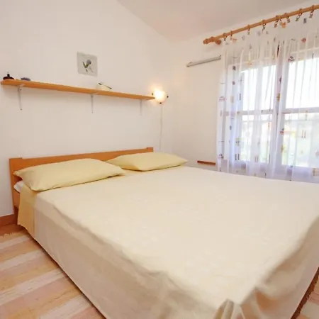 With A Parking Space Kukljica, Ugljan - 8196 Apartman Kukljica